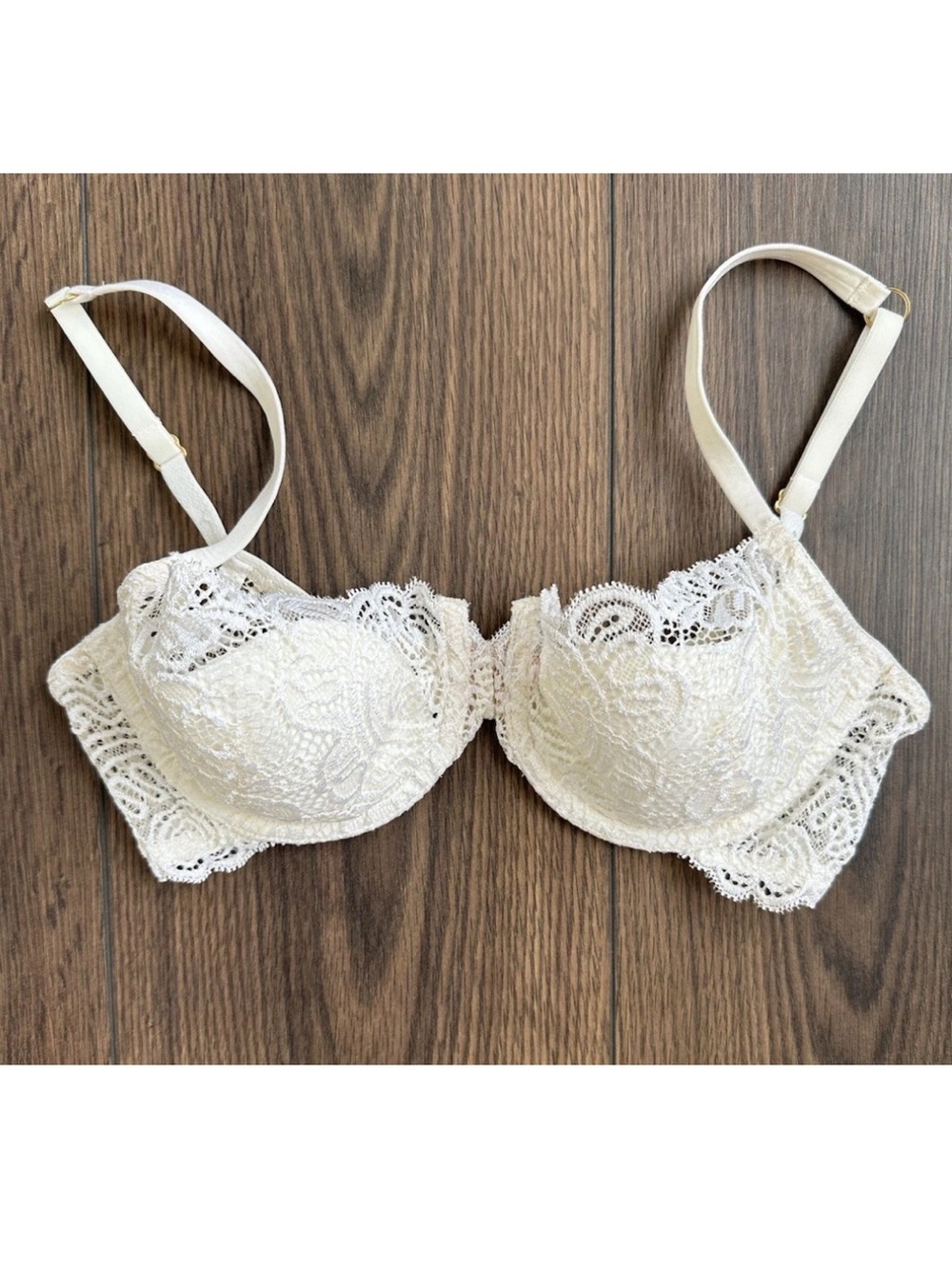 Victoria's Secret Very Sexy Ivory Lace Push Up Bra 34C